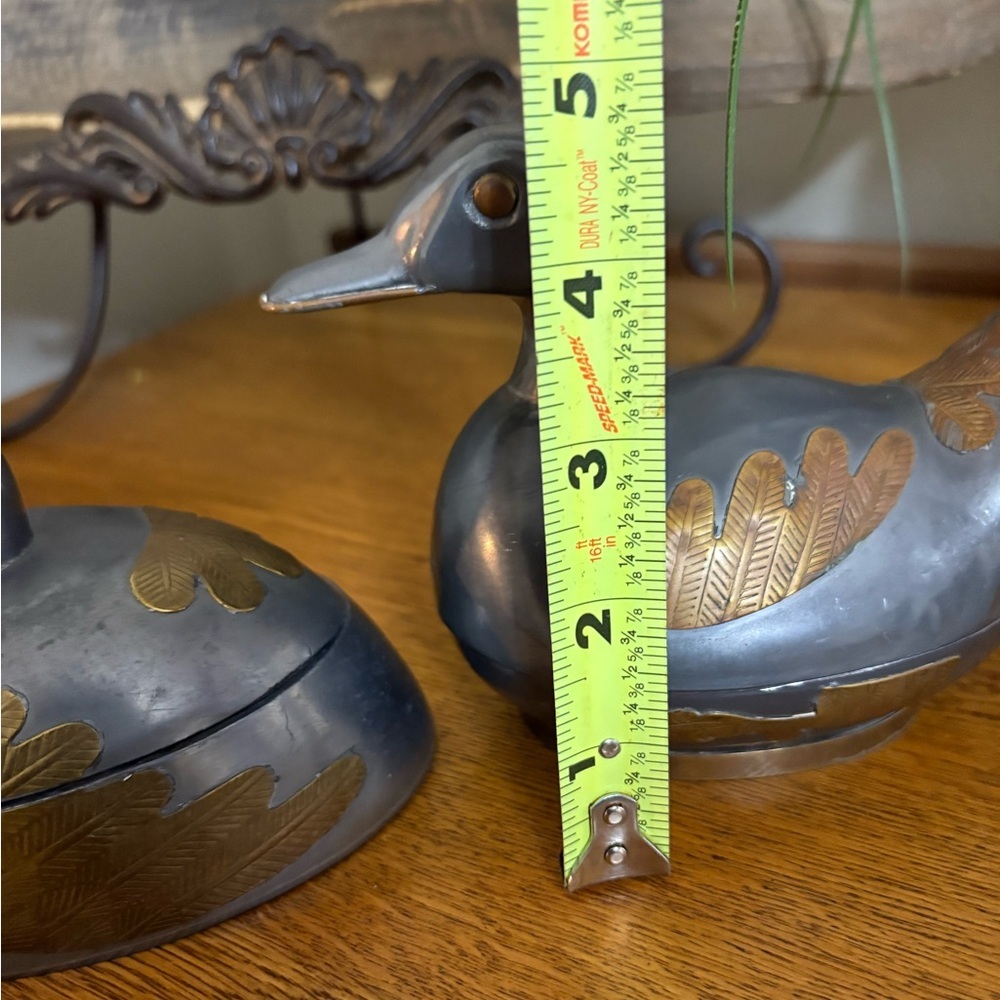 vintage pewter and brass duck-shaped and swan pair of trinket boxes. - Picture 8 of 11